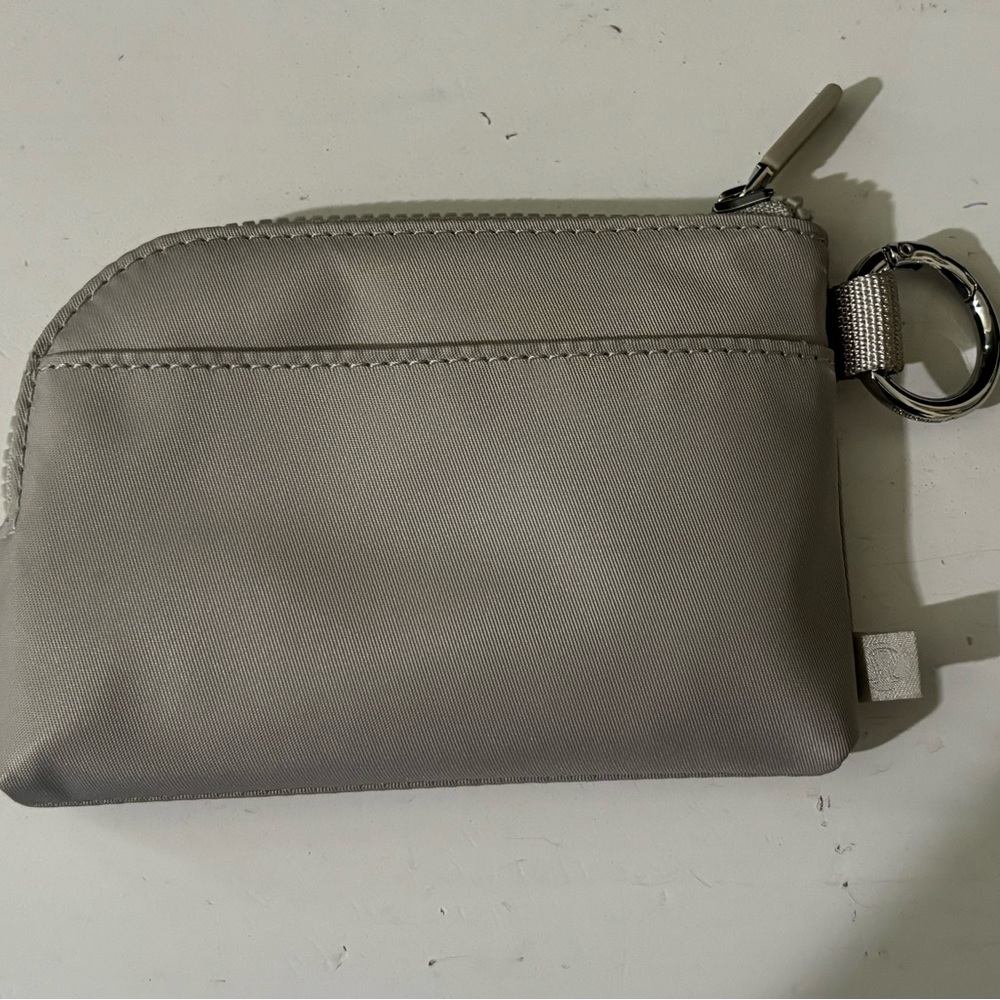 Lululemon clippable pouch wallet